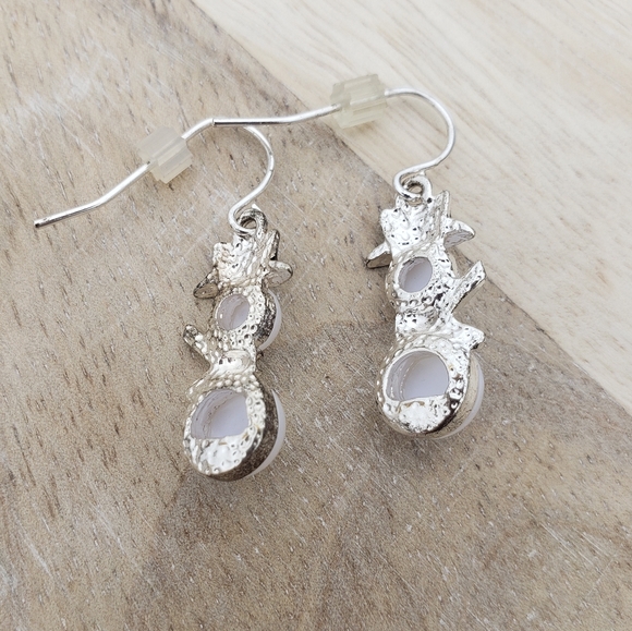 48. Elegant Snowman Pearl Earrings - Picture 7 of 7